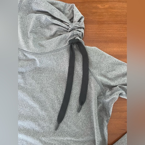 🔥 Nike Pro Hyperwarm Dri-FIT Cinch Neck Top – Size L Gray Long Sleeve ✔️ - Picture 2 of 10